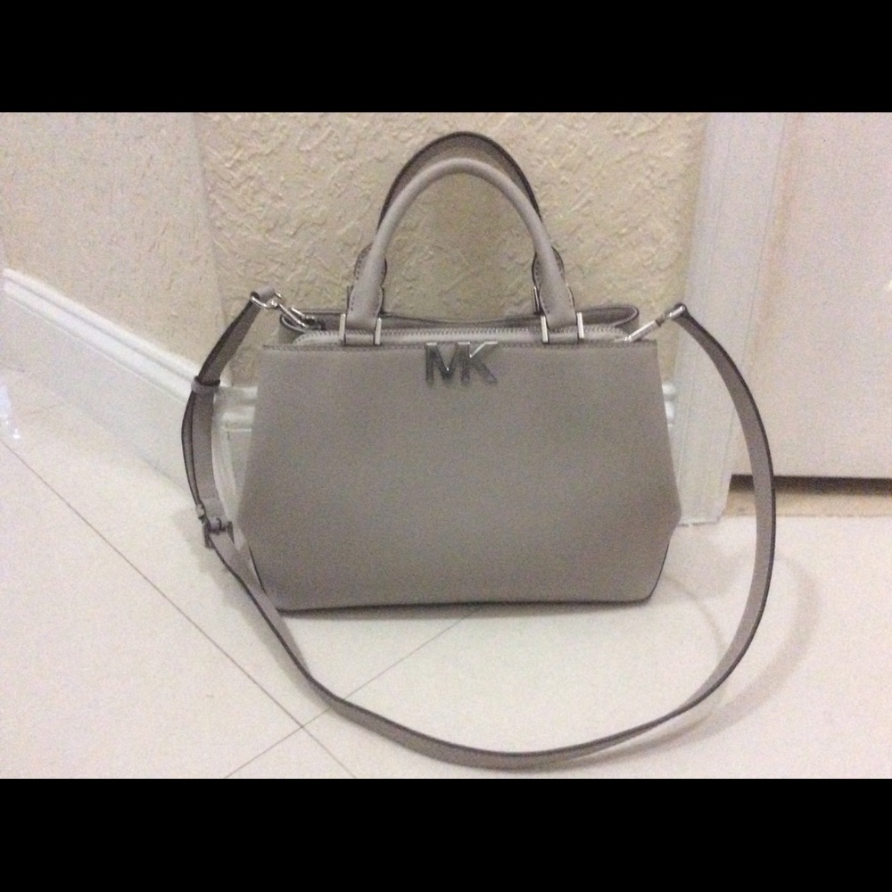 BRAND NEW MICHAEL KORS CEMENT CROSS BODY HANDBAG
